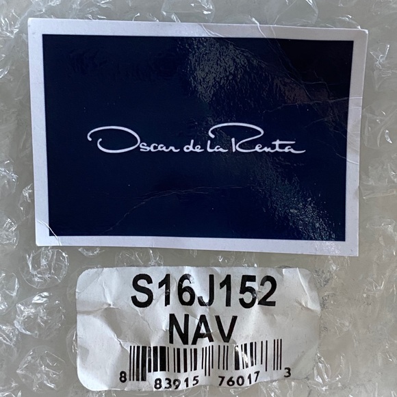 Oscar de la Renta crystal clip ons - Picture 4 of 8